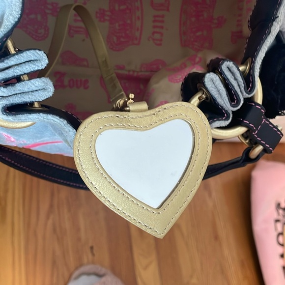 🖤🩷🩶 Rare Juicy Couture Handbag with Black Flowers and Gold Hardware Details - Picture 10 of 16
